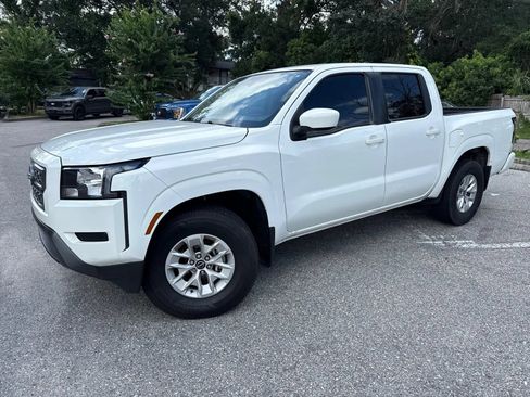 Used 2024 Nissan Frontier SV w/ Technology Package RWD image 3