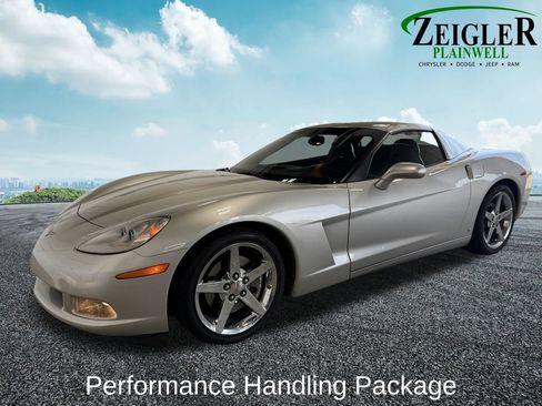 Used 2008 Chevrolet Corvette Coupe RWD image 2