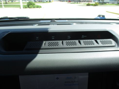 Used 2023 Ford Bronco Big Bend w/ Sasquatch Package AWD/4WD image 21