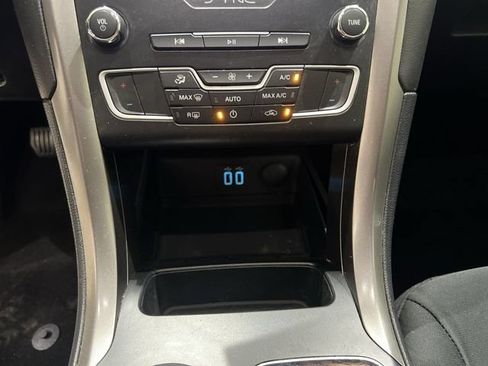 Used 2020 Ford Fusion SE FWD image 16