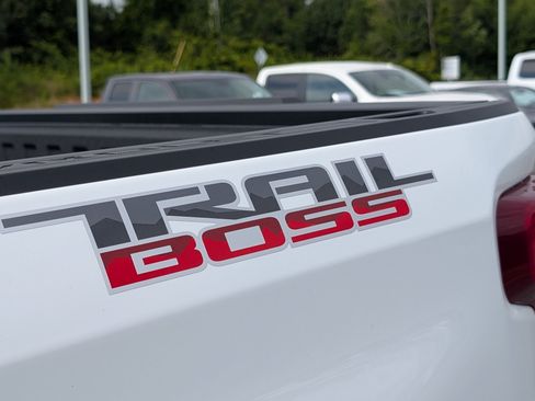 Used 2026 Chevrolet Silverado 1500 LT Trail Boss w/ Convenience Package II AWD/4WD image 12