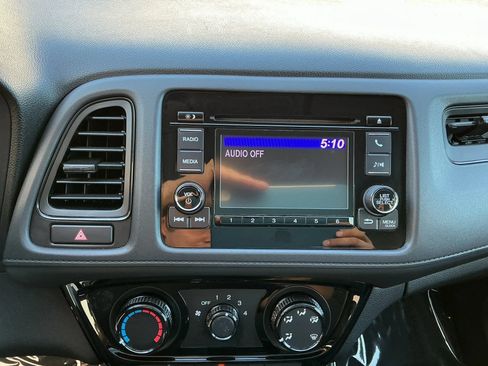 Used 2021 Honda HR-V LX image 19