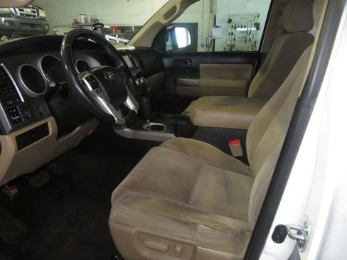 Used 2016 Toyota Sequoia SR5 AWD/4WD image 19