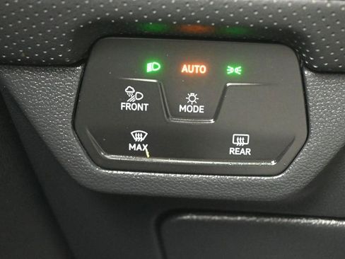 Used 2025 Volkswagen Atlas SE AWD/4WD image 20