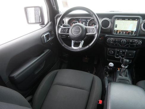 Used 2022 Jeep Gladiator Overland w/ Cold Weather Group image 9