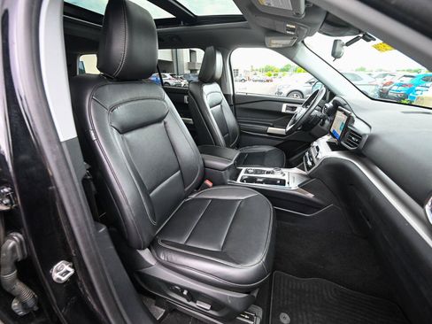 Used 2020 Ford Explorer XLT w/ Equipment Group 202A AWD/4WD image 27