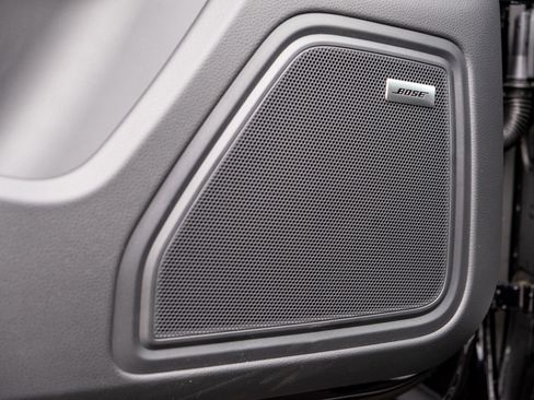 Used 2025 Porsche Macan image 16