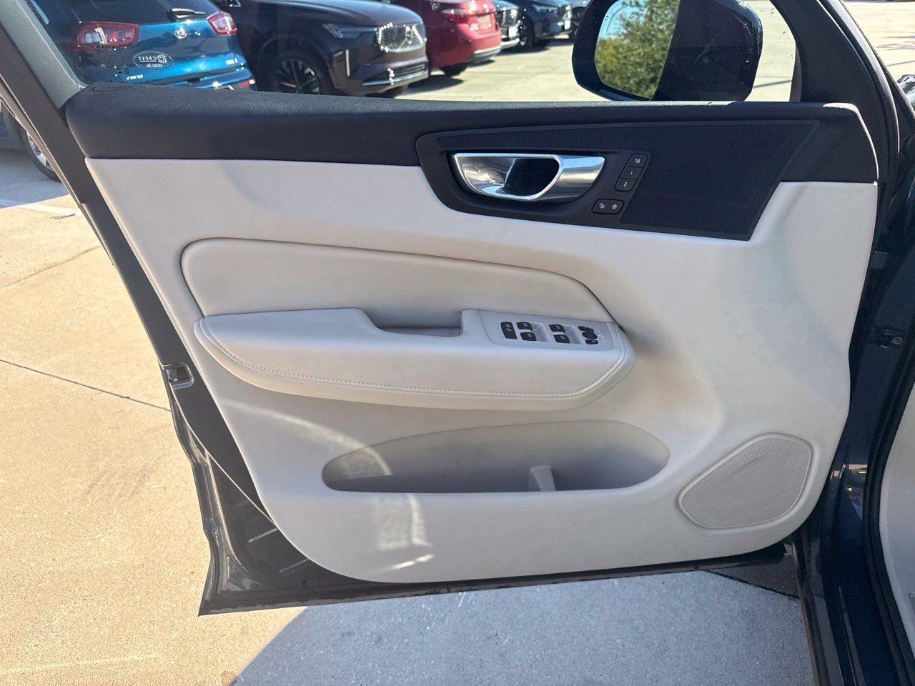 Used 2025 Volvo XC60 T8 Plus w/ Protection Package Premier AWD/4WD image 19