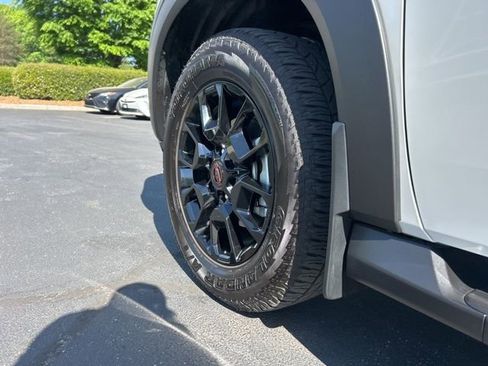 Used 2025 Nissan Armada PRO-4X image 13