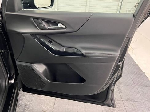 Used 2025 Chevrolet Equinox LT image 38