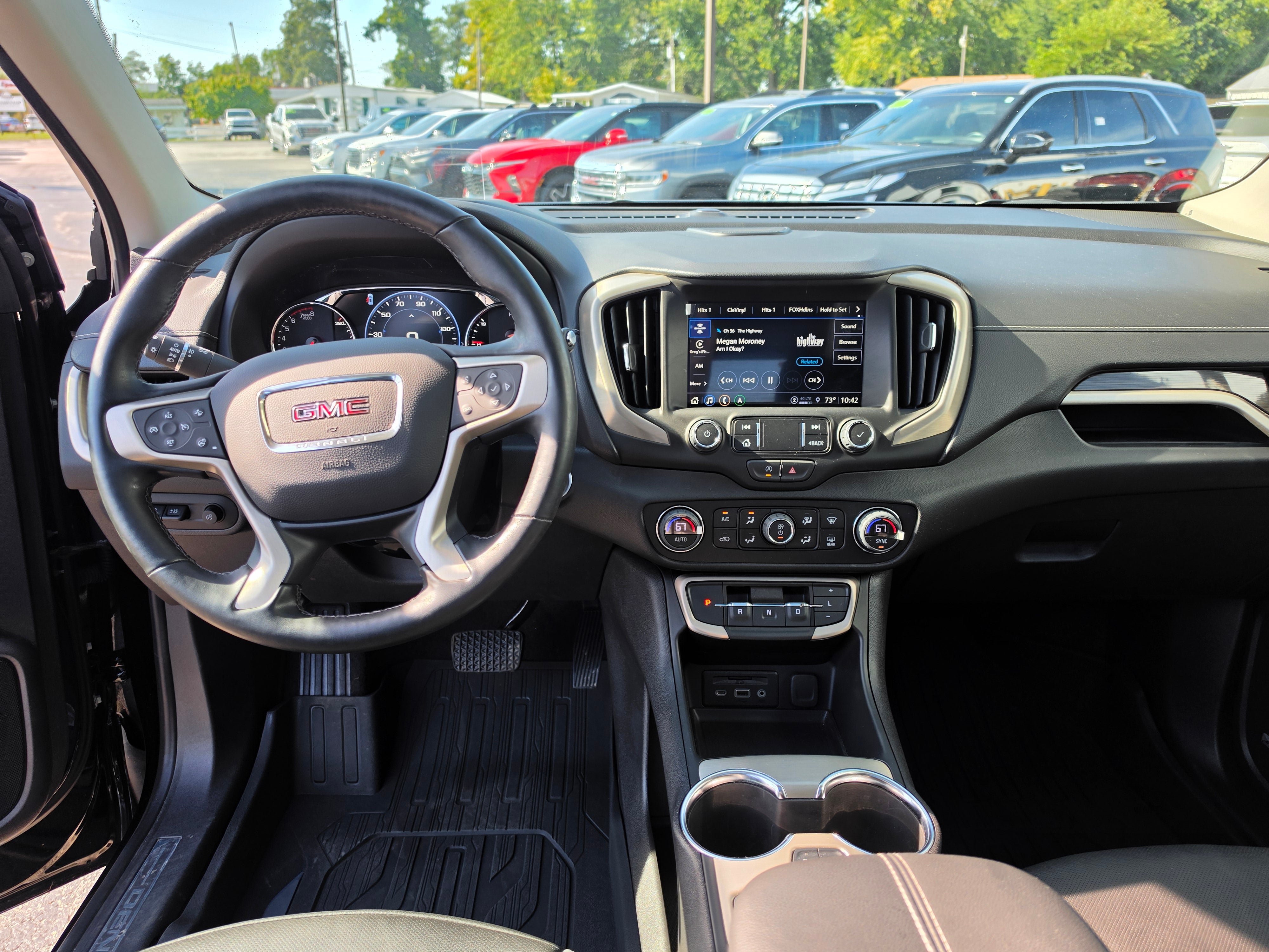 Used 2024 GMC Terrain Denali w/ Denali Premium Package AWD/4WD image 8