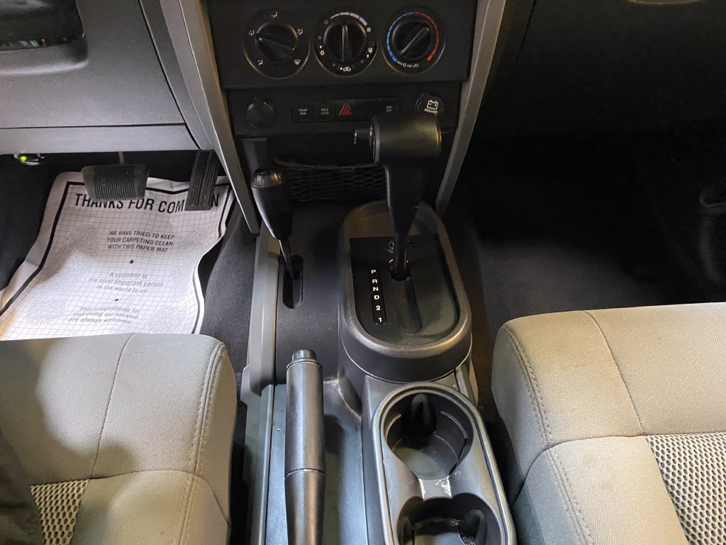 Used 2009 Jeep Wrangler Unlimited Rubicon w/ Dual Top Group AWD/4WD image 35