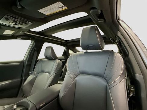 New 2025 Toyota Crown Platinum image 18