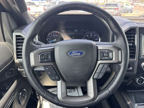 Used 2018 Ford Expedition XLT w/ Equipment Group 202A RWD image 8