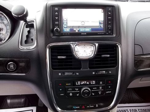 Used 2012 Chrysler Town & Country Touring-L w/ Entertainment Group #2 FWD image 16