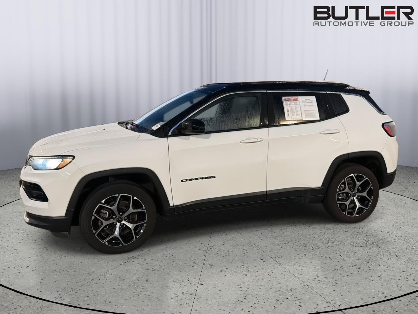 Used 2025 Jeep Compass Limited AWD/4WD image 3