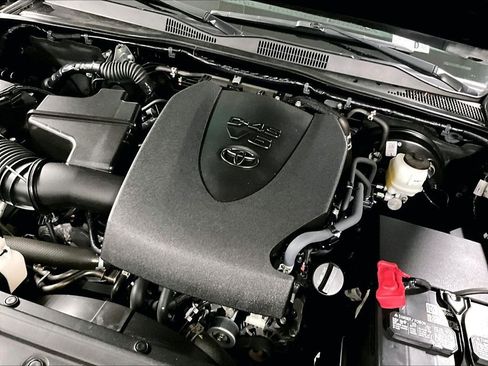 Certified 2023 Toyota Tacoma SR5 AWD/4WD image 33
