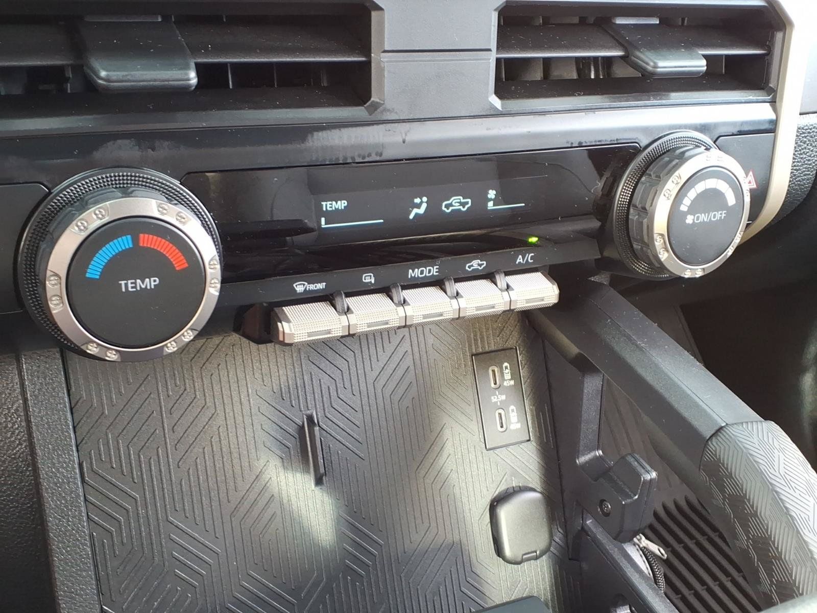 Certified 2025 Toyota Tacoma SR5 AWD/4WD image 18