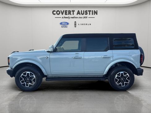 Used 2023 Ford Bronco Outer Banks AWD/4WD image 2