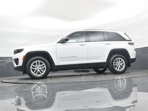 New 2025 Jeep Grand Cherokee Laredo X w/ Luxury Tech Group I image 42