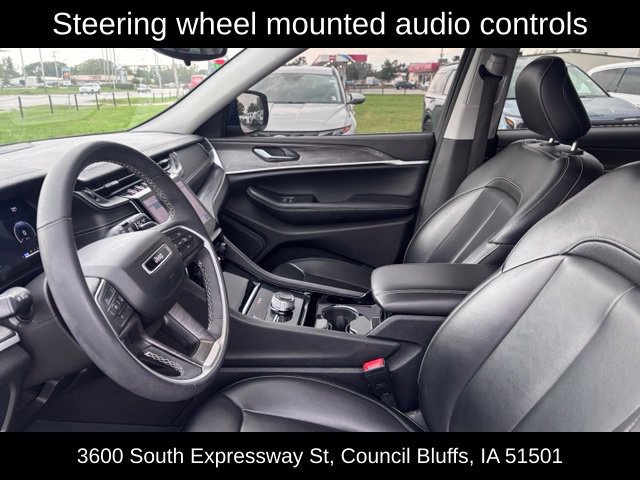 Used 2023 Jeep Grand Cherokee L Limited AWD/4WD image 18