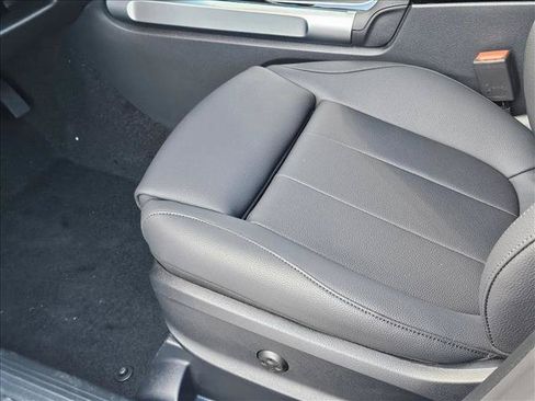Used 2026 Mercedes-Benz GLB 250 image 4