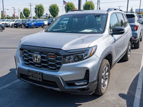 Used 2023 Honda Passport TrailSport image 3