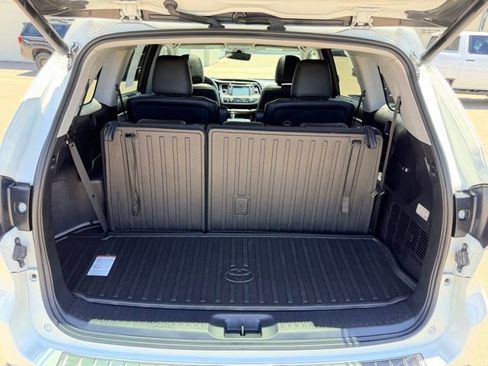 Used 2017 Toyota Highlander SE FWD image 33