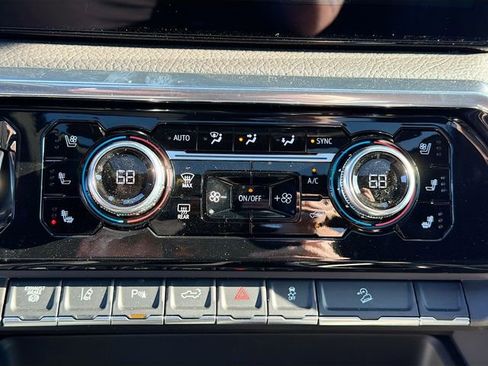 New 2026 GMC Sierra 2500 Denali w/ Denali Reserve Package AWD/4WD image 16