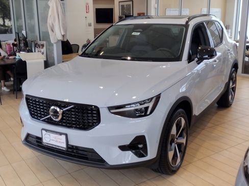 New 2026 Volvo XC40 B5 Plus w/ Protection Package Premier image 3