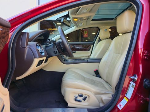 Used 2012 Jaguar XJ image 14