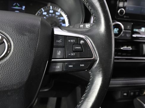Used 2021 Toyota Highlander LE AWD/4WD image 34