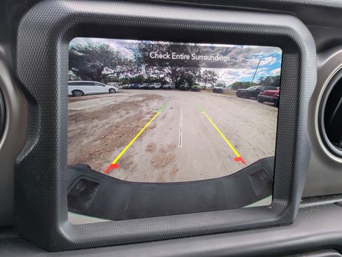 Used 2022 Jeep Gladiator Willys image 24