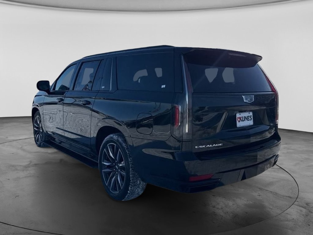 Used 2024 Cadillac Escalade ESV Sport Platinum AWD/4WD image 4