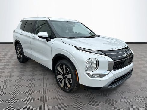 New 2026 Mitsubishi Outlander SE image 3
