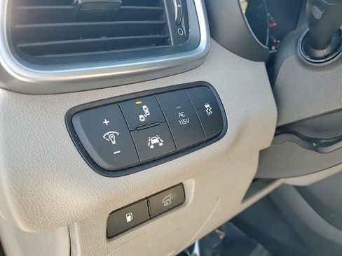 Used 2019 Kia Sorento EX w/ EX Touring Package image 11