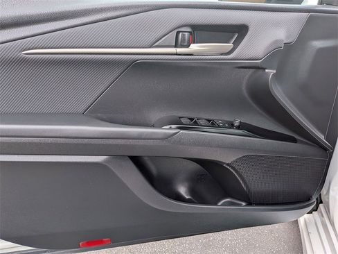 Used 2025 Toyota Camry SE image 11