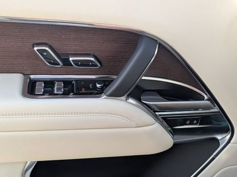 Used 2024 Land Rover Range Rover SE image 23