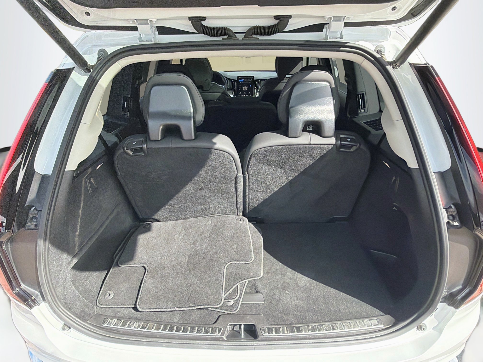 Used 2025 Volvo XC90 B6 Plus AWD/4WD image 32