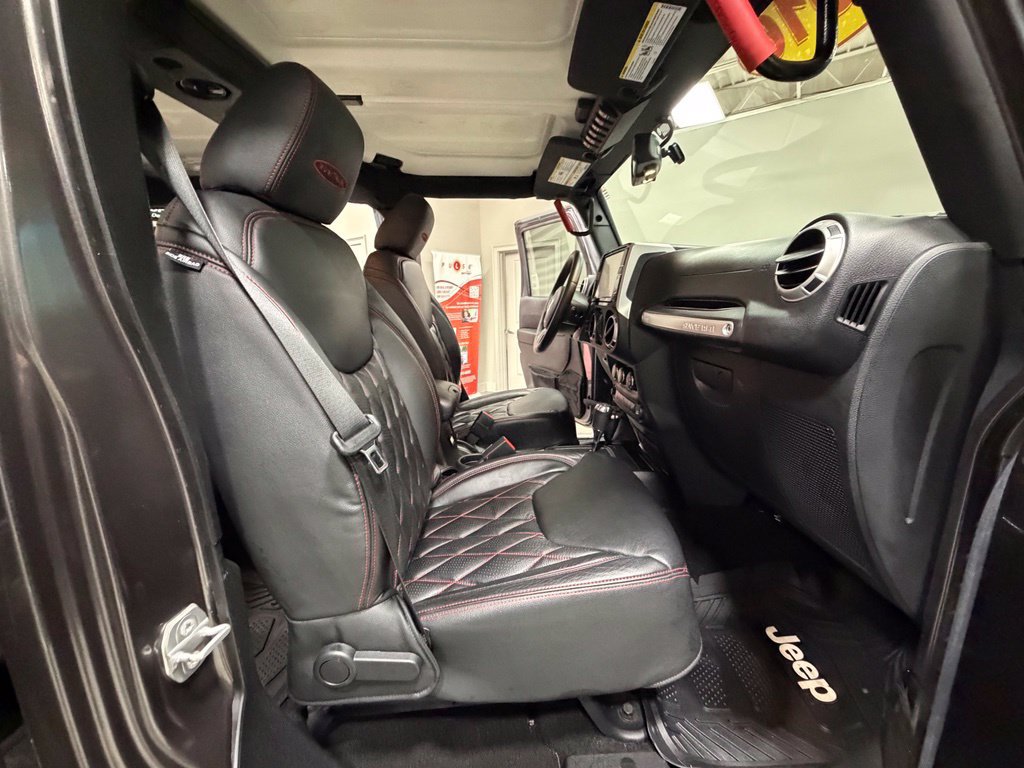 Used 2016 Jeep Wrangler Unlimited Rubicon w/ Connectivity Group AWD/4WD image 46