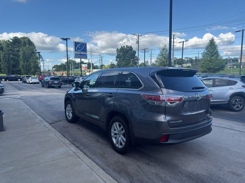 Used 2014 Toyota Highlander LE AWD/4WD image 5