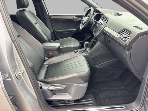 Used 2022 Volkswagen Tiguan SE R-Line AWD/4WD image 18