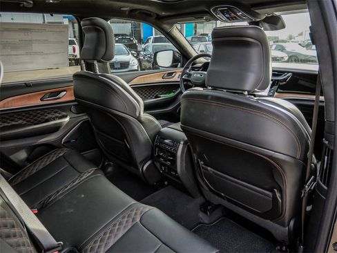 New 2026 Jeep Grand Cherokee Summit image 25