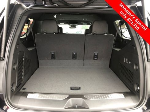 Used 2025 Chevrolet Suburban Premier AWD/4WD image 7