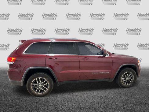 Used 2018 Jeep Grand Cherokee Laredo AWD/4WD image 11