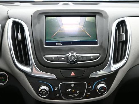 Used 2021 Chevrolet Equinox LS image 39