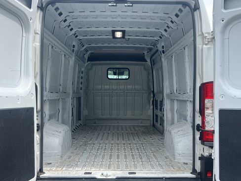 Used 2025 RAM ProMaster 2500 w/ Convenience Group FWD image 17