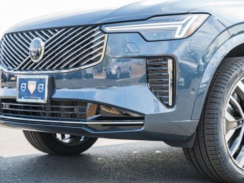 Used 2025 Volvo XC90 B6 Plus image 14