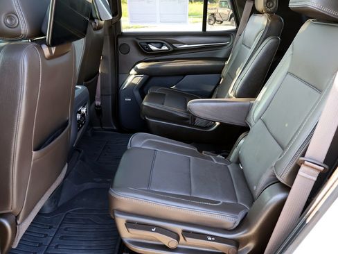 Used 2021 GMC Yukon Denali w/ Denali Premium Package AWD/4WD image 16