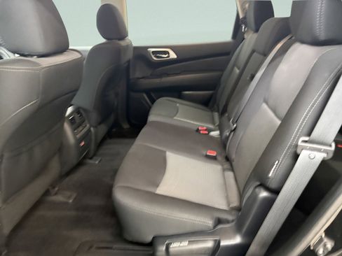Used 2020 Nissan Pathfinder S image 12